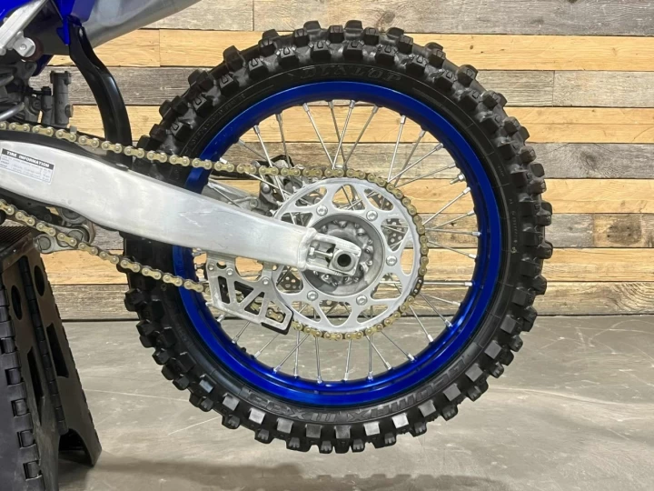 2023 YAMAHA YZ 450F EFI + 4 TEMPS + SEULEMENT 17 HR + MX-ENDURO-SNOWBIKE + CONDITION A1 