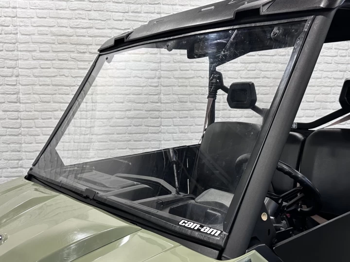 2017 BRP CAN-AM DEFENDER HD-5 EFI + 4WD + DPS + 3 PASSAGERS + SEULEMENT 4697 KM + RARE & PROPRE 