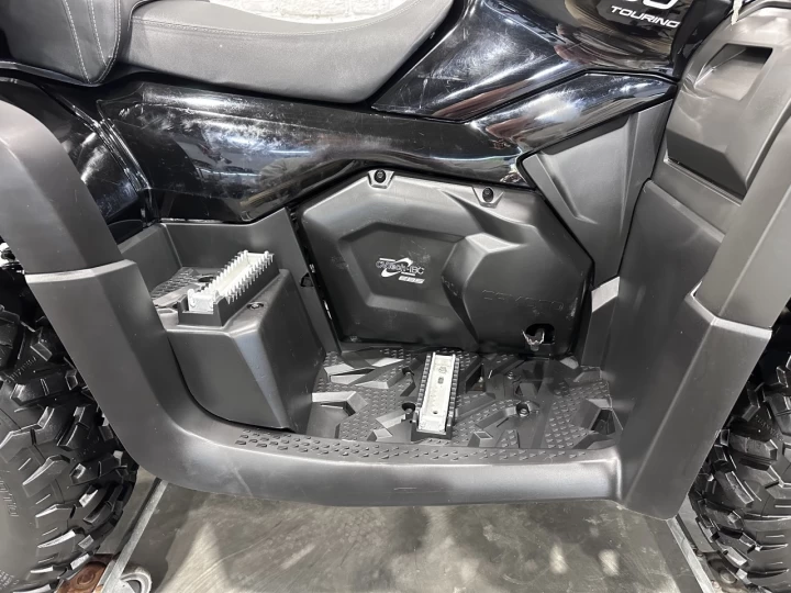 2023 CF MOTO C-FORCE 600 EFI TOURING + 4WD + EPS + 1959 KM + 2 PASSAGERS + GARANTIE 2028 + RARE & A1 