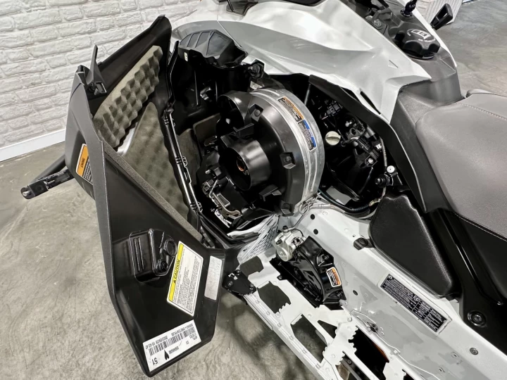 2023 BRP SKI-DOO EXPEDITION S.E = SPECIAL EDITION 900 ACE TURBO EFI 130 HP WT = WIDE TRACK 154'' X 20'' + BANC PASSAGER + 7555 KM + COULEUR RARE & A1 