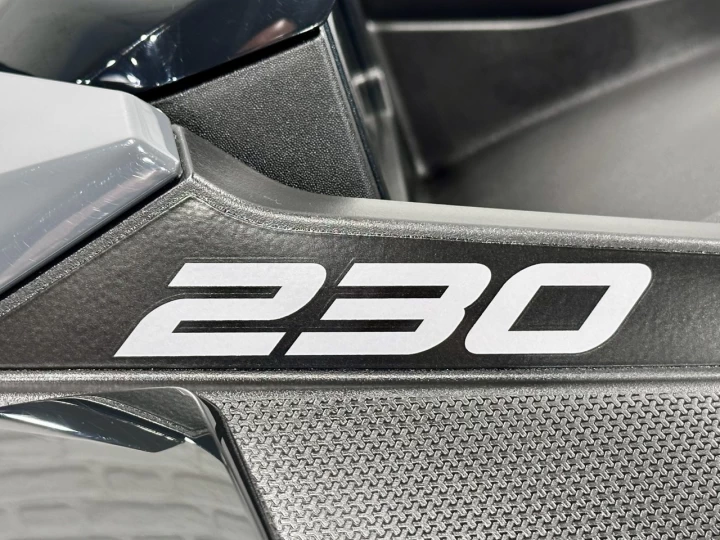 2026 BRP SEA-DOO GTX 230 H.P + IBR + VTS + IDF + ENSEMBLE TECHNOLOGIE + AUDIO + 3 PASSAGERS + 4 HR SEULEMENT + RARE & A1 