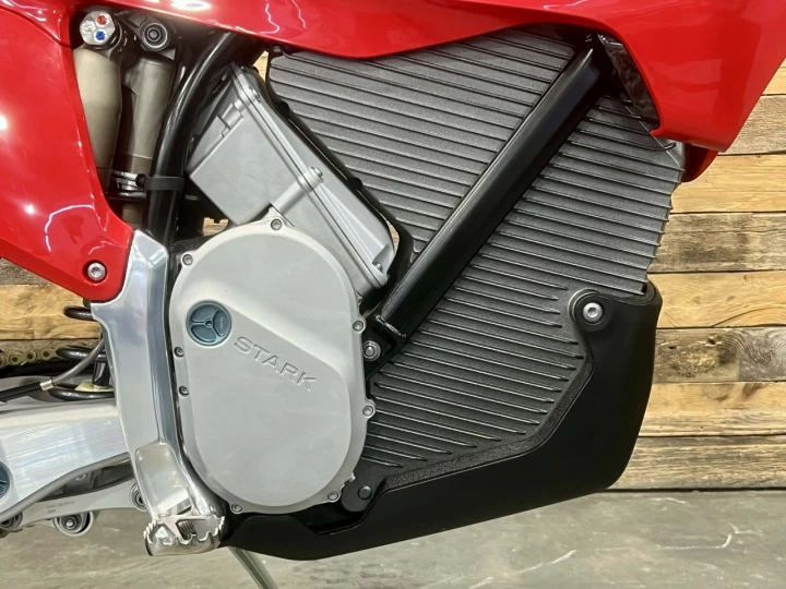 2025 STARK FUTURE VARG EX 60 HP @ 80 HP + LÉGALE SUR LA ROUTE + NEUF 0 KM + GARANTIE 2 ANS 