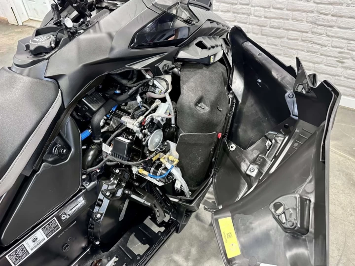 2026 BRP SKI-DOO RENEGADE ENDURO 900 ACE EFI 137'' + ECRAN 10'' + SUSPENSION A AIR + BAS KM + RARE & A1 
