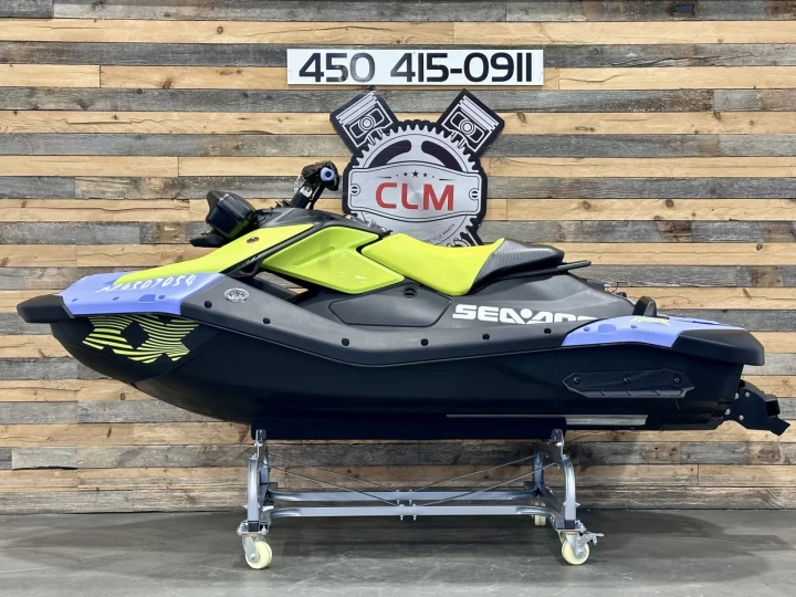 2024 BRP SEA-DOO SPARK TRIXX + IBR + VTS + PREMIUM AUDIO + SEULEMENT 12 HR + COULEUR RARE & A1 