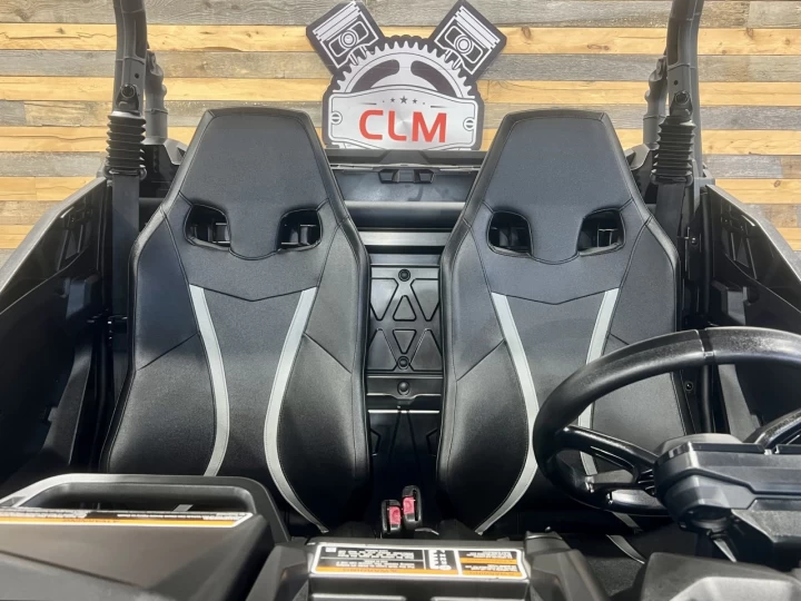 2025 BRP CAN-AM COMMANDER 700 EFI + 4X4 + DPS + MAGS & PNEUS NEUFS + SEULEMENT 2759 KM + RARE & CONDITION A1 