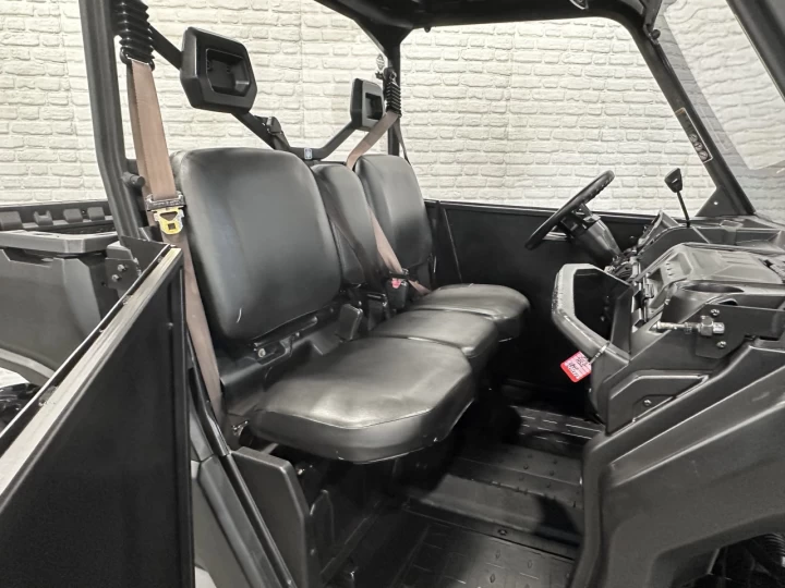 2017 BRP CAN-AM DEFENDER HD-5 EFI + 4WD + DPS + 3 PASSAGERS + SEULEMENT 4697 KM + RARE & PROPRE 