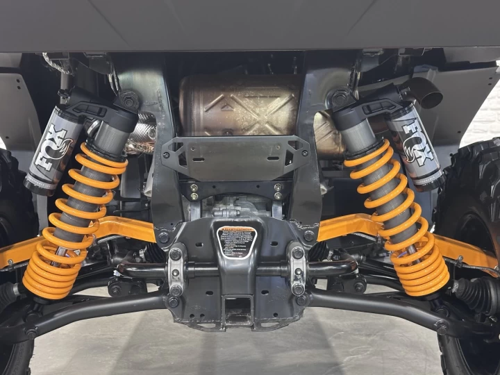 2025 BRP CAN-AM COMMANDER XT-P 1000R EFI + 4WD + DPS + FOX + CABINE + SEULEMENT 1049 KM + RARE & IMPECCABLE A1 