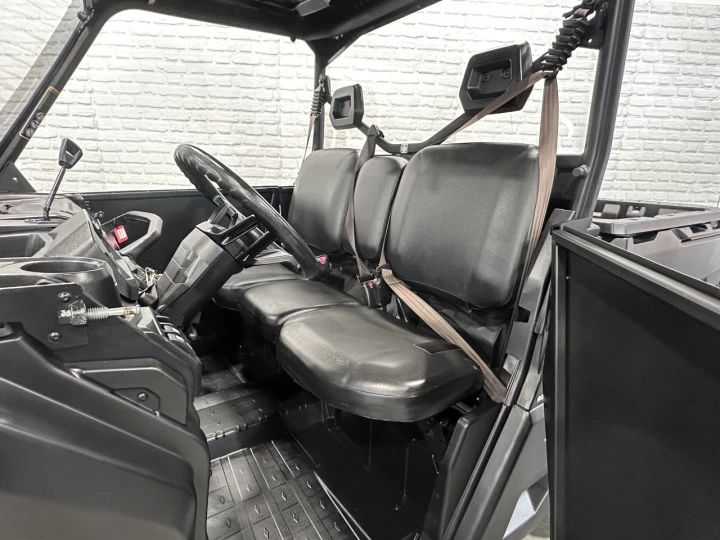 2017 BRP CAN-AM DEFENDER HD-5 EFI + 4WD + DPS + 3 PASSAGERS + SEULEMENT 4697 KM + RARE & PROPRE 