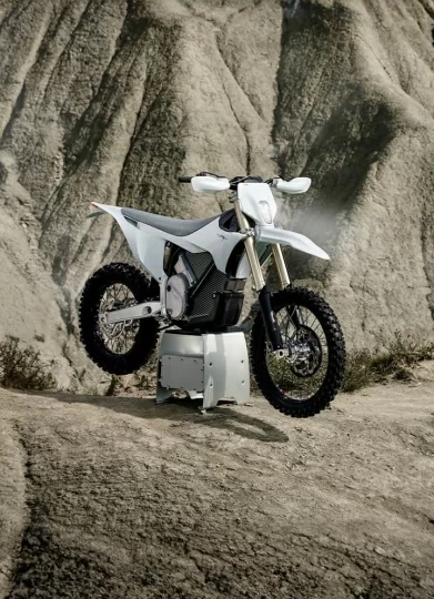 2025 STARK FUTURE VARG EX 60 HP @ 80 HP + LÉGALE SUR LA ROUTE + NEUF 0 KM + GARANTIE 2 ANS 