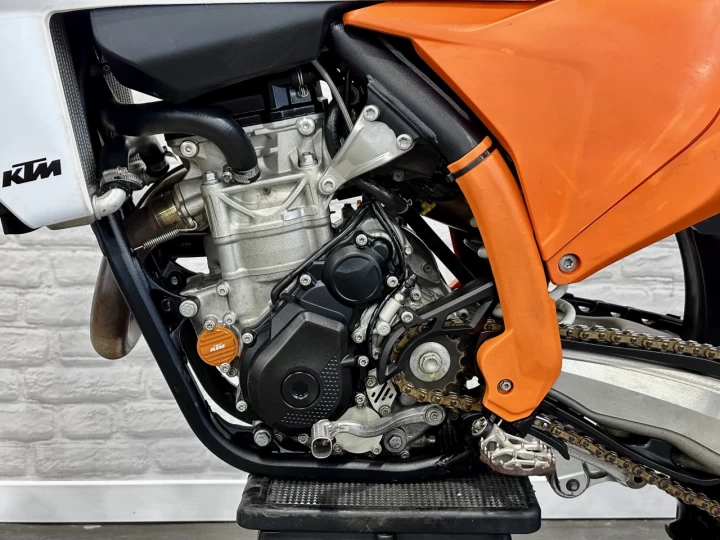 2023 KTM 350 SX-F EFI + 4 TEMPS + SEULEMENT 35 HR + MX - MOTOCROSS - ENDURO + RARE 