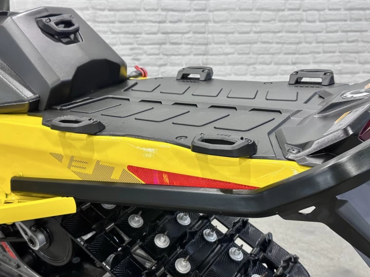 2025 BRP SKI-DOO RENEGADE X-RS 900 TURBO ''R'' 180 H.P + REV GEN5 + 10714 KM + COULEUR RARE & A1 
