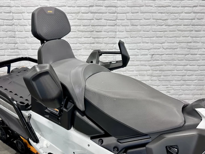 2023 BRP SKI-DOO EXPEDITION S.E = SPECIAL EDITION 900 ACE TURBO EFI 130 HP WT = WIDE TRACK 154'' X 20'' + BANC PASSAGER + 7555 KM + COULEUR RARE & A1 