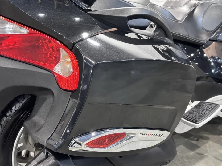 2010 BRP CAN-AM SPYDER RT-S SM-5 (MANUELLE A CLUTCH) + SUSPENSION A AIR + 51197 KM + RARE & A1 