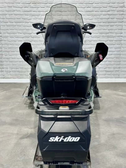 2024 BRP SKI-DOO GRAND TOURING L.E = LIMITED EDITION + ENSEMBLE LUXE + 900 ACE EFI 137'' AIR RIDE + ECRAN 10'' + SEULEMENT 478 KM + RARE & A1 
