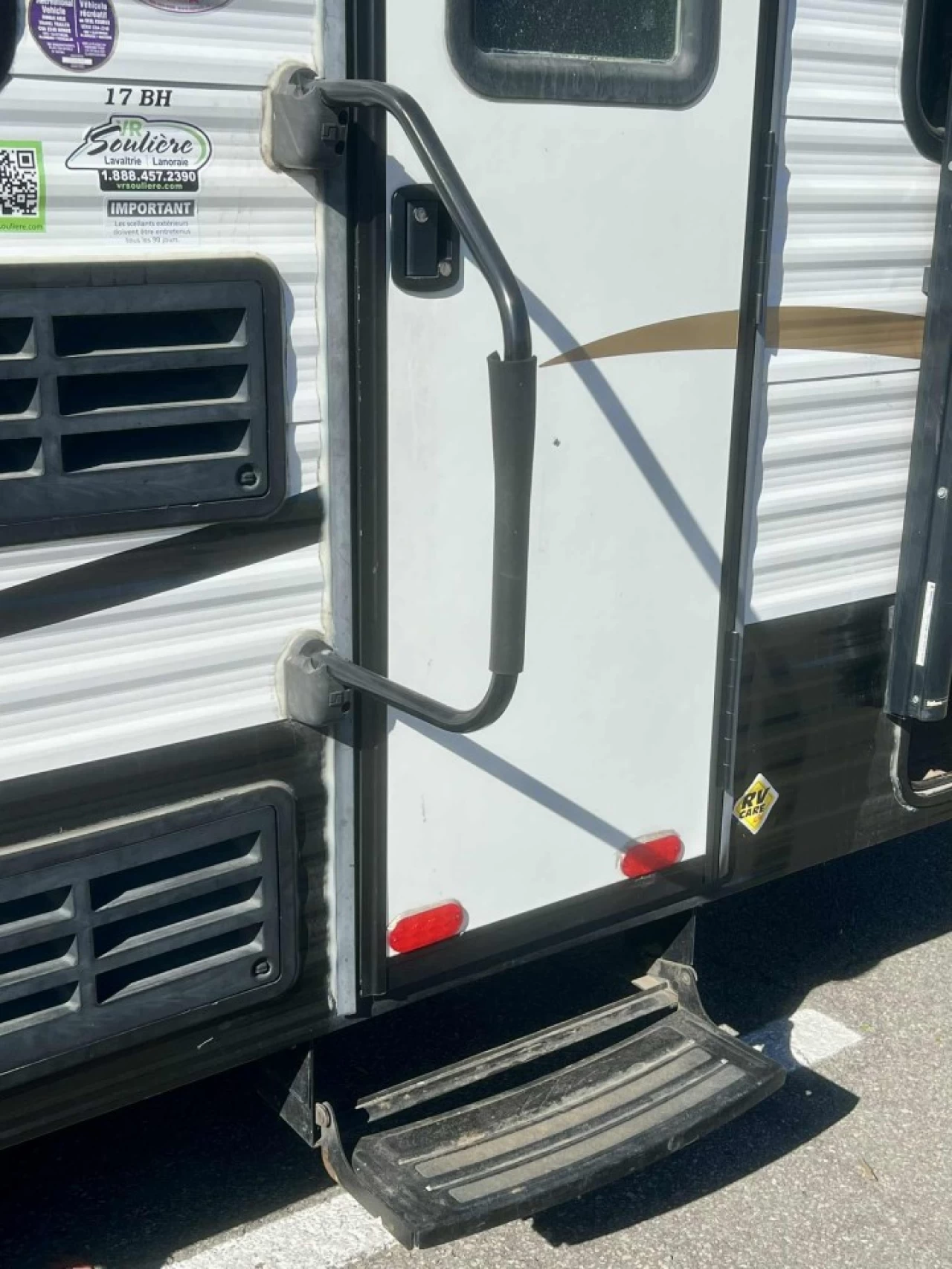 2017 FOREST RIVER COACHMAN CLIPPER 17 BH + BUNK BEDS + COUCHE 5 PERSONNE + COULEUR MODERNE + CONDITION A1  Image principale