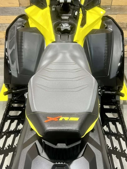 2022 BRP SKI-DOO RENEGADE X-RS 850 E-TEC 137'' + REV GEN4 + MODELE & COULEUR RARE + A1 