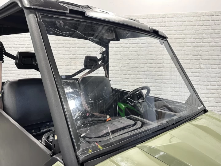 2017 BRP CAN-AM DEFENDER HD-5 EFI + 4WD + DPS + 3 PASSAGERS + SEULEMENT 4697 KM + RARE & PROPRE 