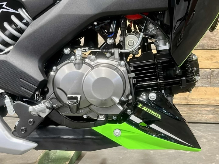 2017 KAWASAKI Z125 PRO + 4 VITESSES + SEULEMENT 4394 KM + RARE & CONDITION A1 