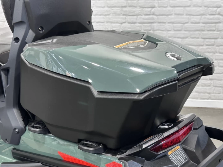2024 BRP SKI-DOO GRAND TOURING L.E = LIMITED EDITION + ENSEMBLE LUXE + 900 ACE EFI 137'' AIR RIDE + ECRAN 10'' + SEULEMENT 478 KM + RARE & A1 