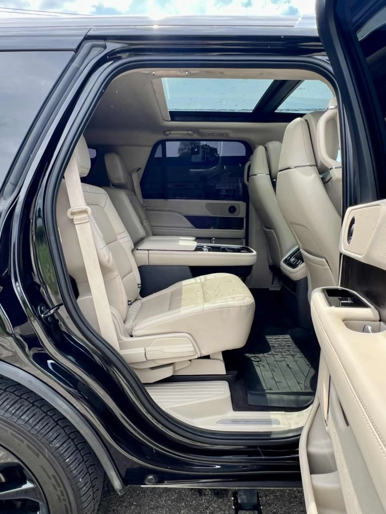 2021 LINCOLN NAVIGATOR EDITION RESERVE + MAGS 22'' + 7 PASSAGERS + TOUTE ÉQUIPÉE  Main Image