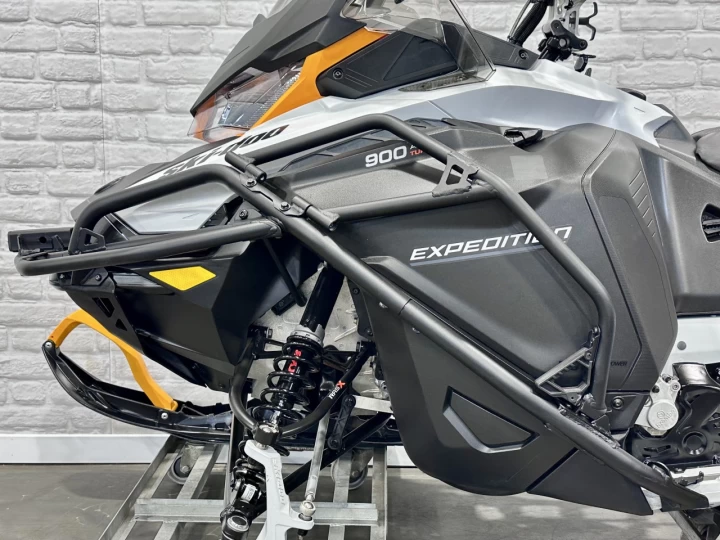 2023 BRP SKI-DOO EXPEDITION S.E = SPECIAL EDITION 900 ACE TURBO EFI 130 HP WT = WIDE TRACK 154'' X 20'' + BANC PASSAGER + 7555 KM + COULEUR RARE & A1 