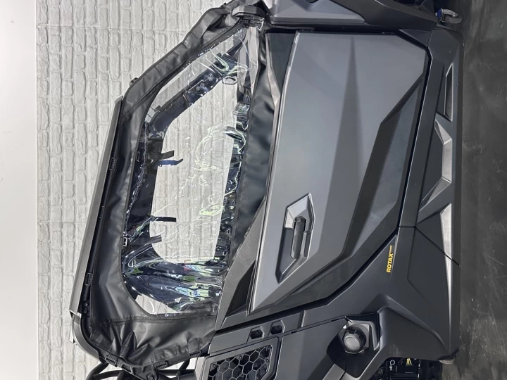 2025 BRP CAN-AM COMMANDER XT-P 1000R EFI + 4WD + DPS + FOX + CABINE + SEULEMENT 1049 KM + RARE & IMPECCABLE A1 
