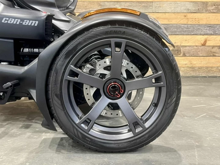 2019 BRP CAN-AM RYKER 600 ACE EFI + PARE-BRISE + COFFRE DE STORAGE + DAMPER + 23714 KM 