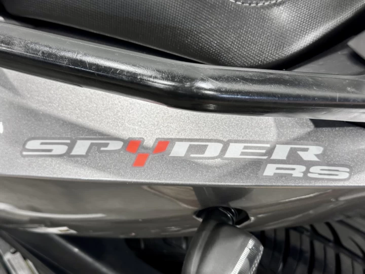 2011 BRP CAN-AM SPYDER RS - ROADSTER SE-5 (SEMI-AUTOMATIQUE) SEULEMENT 29289 KM + RARE & IMPECCABLE A1 