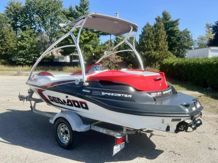 2007 BRP SEA-DOO SPEEDSTER 150 ROTAX 215 HP + TOUR + TOIT BIMINI + RADIO + REMORQUE + SEULEMENT 98 HEURES 