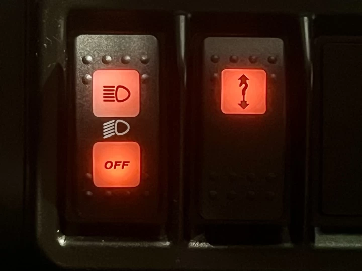 2025 BRP CAN-AM DEFENDER MAX CREW HD-10 LIMITED + 4WD + DPS + 650 KM SEULEMENT + 6 PASSAGERS + TOUTE ÉQUIPÉE+ RARE & A1 