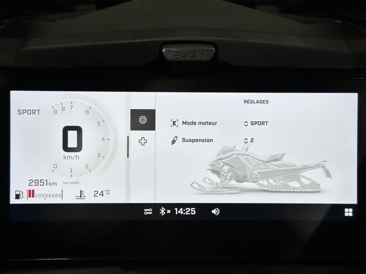 2024 BRP SKI-DOO RENEDAGE ADRENALINE AVEC ENSEMBLE ENDURO 9AA cc ACE EFI 137'' + SEULEMENT 2951 KM + ECRAN 10'' + REV GEN5 + RARE & A1 