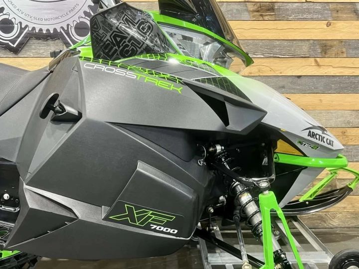 2018 ARCTIC CAT XF 7000 CROSSTREK 137'' + C-TEC4 + 18255 KM + ROLLERSKI + MODELE RARE & CONDITION A1 