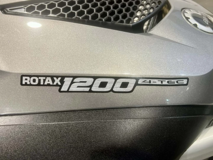 2014 BRP SKI-DOO EXPEDITION L.E 1200 4-TEC EFI + WT-WIDE TRACK 154'' X 20'' + BANC PASSAGER + 13228 KM 