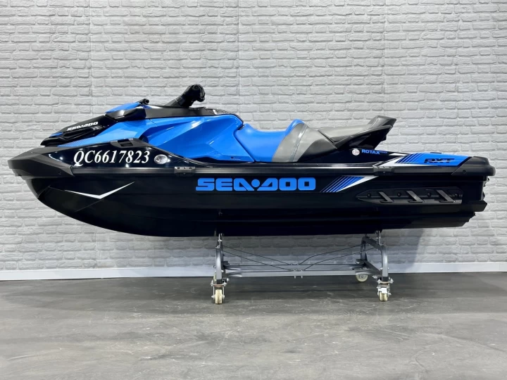 2019 BRP SEA-DOO RXT 230 HP + IBR + VTS + 3 PASSAGERS + 131 HR SEULEMENT + RARE & A1 