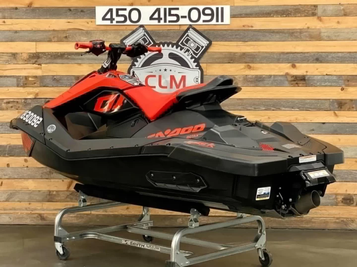 2021 BRP SEA-DOO SPARK TRIXX 2UP + IBR + VTS + SEULEMENT 33 HR + RARE & A1 