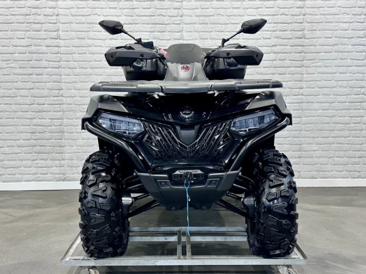 2025 CF MOTO C-FORCE 600 EFI TOURING + EPS + 4WD + SEULEMENT 136 KM + GARANTIE 2030 + RARE & IMPECCABLE A1 
