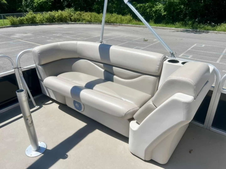 2014 PRINCECRAFT VECTRA 21 CLASSIC EDITION + MERCURY 115 H.P + ENSEMBLE SPORT 3 QUILLES + TOIT BIMINI + TOIT CAMPEUR + TOILE + REMORQUE 