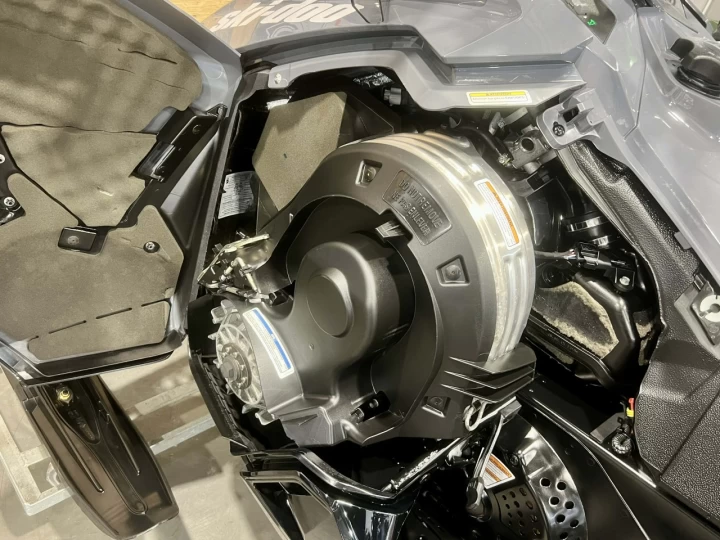 2016 BRP SKI-DOO GRAND TOURINF L.E 1200 EFI 4-TEC 137'' + REV XS + 19145 KM + CONDITION A1 