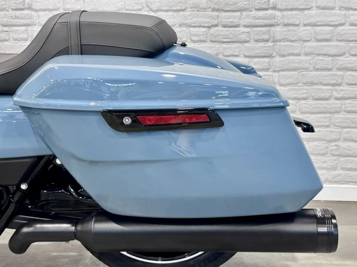 2024 HARLEY DAVIDSON FLTRX ROAD GLIDE 117 c.i = 1923 cc EFI + SEULEMENT 4492 KM + ECRAN 12'' + GARANTIE 2029 + RARE & A1 