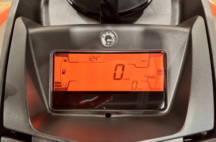 2024 BRP SEA-DOO SPARK TRIXX + IBR + VTS + PREMIUM AUDIO + MODE TRIXX + 12 HR SEULEMENT + COULEURES RARE & A1 