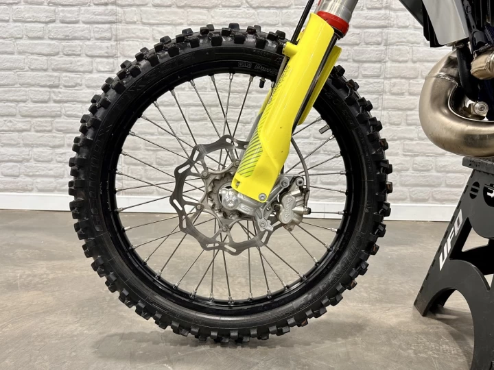 2024 HUSQVARNA TC 250 EFI + 2 TEMPS + MX - MOTOCROSS + SEULEMENT 9. 6 HR + RARE & A1 