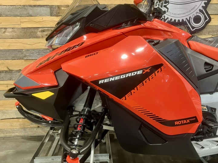 2019 BRP SKI-DOO RENEGADE X 850 E-TEC EFI 137'' + REV GEN4 + 15609 KM + COULEUR RARE & A1 
