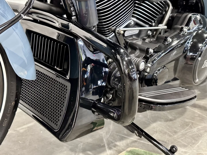 2024 HARLEY DAVIDSON FLTRX ROAD GLIDE 117 c.i = 1923 cc EFI + SEULEMENT 4492 KM + ECRAN 12'' + GARANTIE 2029 + RARE & A1 