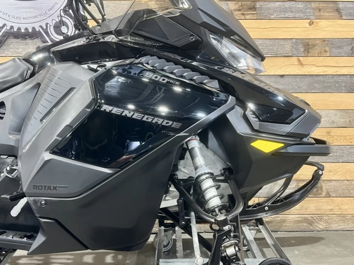 2021 BRP SKI-DOO RENEGADE ADRENALINE 900 ACE EFI ITC 137'' + REV GEN4 + 15286 KM 
