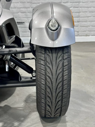 2011 BRP CAN-AM SPYDER RS - ROADSTER SE-5 (SEMI-AUTOMATIQUE) SEULEMENT 29289 KM + RARE & IMPECCABLE A1 