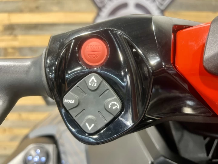 2024 BRP SEA-DOO RXT-X 325 H.P + IBR + VTS + PREMIUM AUDIO + TECH PKG + 40 HR + 3 PASSAGERS + RARE 