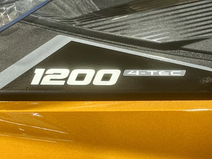 2018 BRP SKI-DOO GRAND TOURING S.E 1200 EFI 4-TEC 137'' + SUSPENSION A AIR + SEULEMENT 6935 KM + RARE & A1 