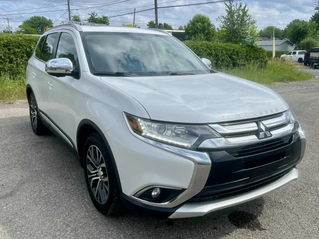 MITSUBISHI OUTLANDER E.S AWD/4X4 + 7 PASSAGERS + CUIR + TOUTE ÉQUIPÉE + A1  2017