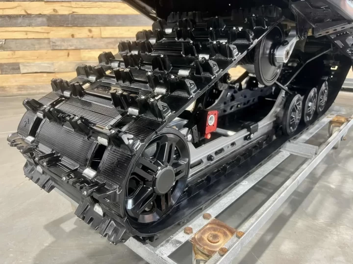 2025 BRP SKI-DOO RENEGADE ENDURO 900 ACE TURBO 130 H.P I.T.C 137'' + REV GEN5 + ECRAN COULEUR 10'' + GPS + AIR RIDE + SEULEMENT 2836 KM 