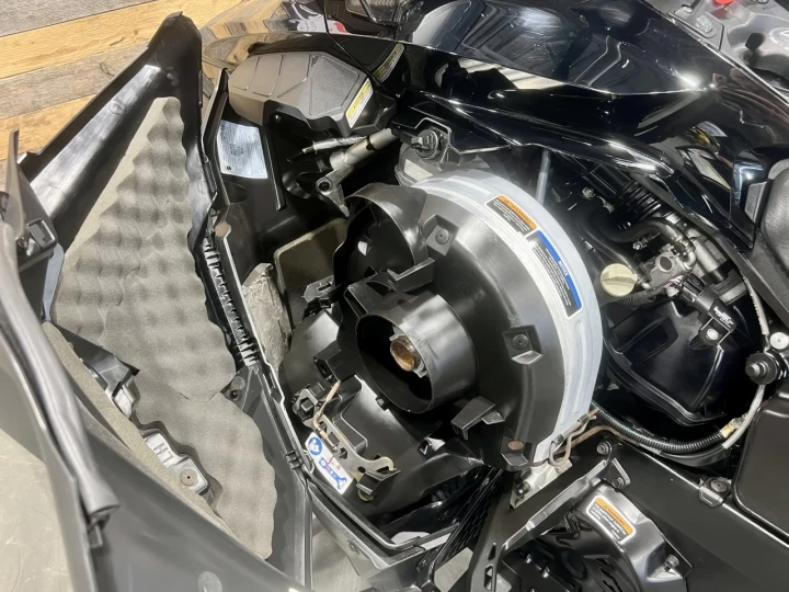 2021 BRP SKI-DOO RENEGADE ADRENALINE 900 ACE EFI ITC 137'' + REV GEN4 + 15286 KM 